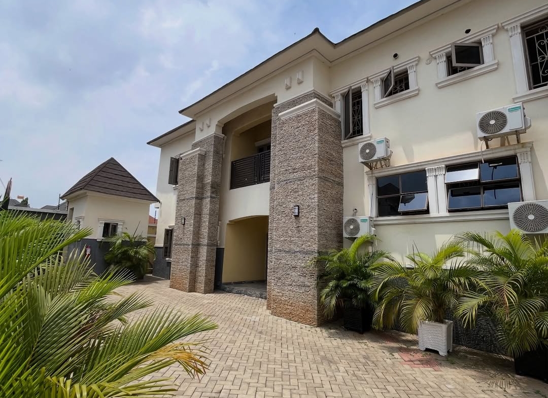 15 room hotel for sale in Apo Resettlement, Abuja