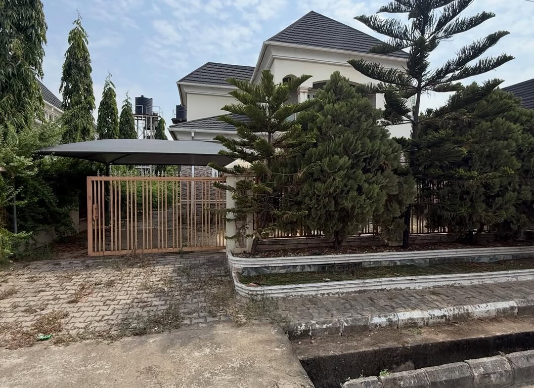 3 bedroom detached duplex with 2BQ for sale in RiverPark Estate, Abuja