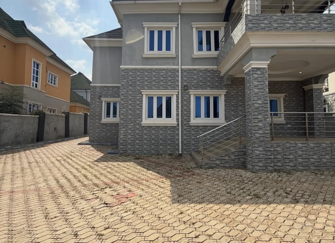 5 bedroom detached duplex with 2BQ for sale in Lifecamp, Abuja
