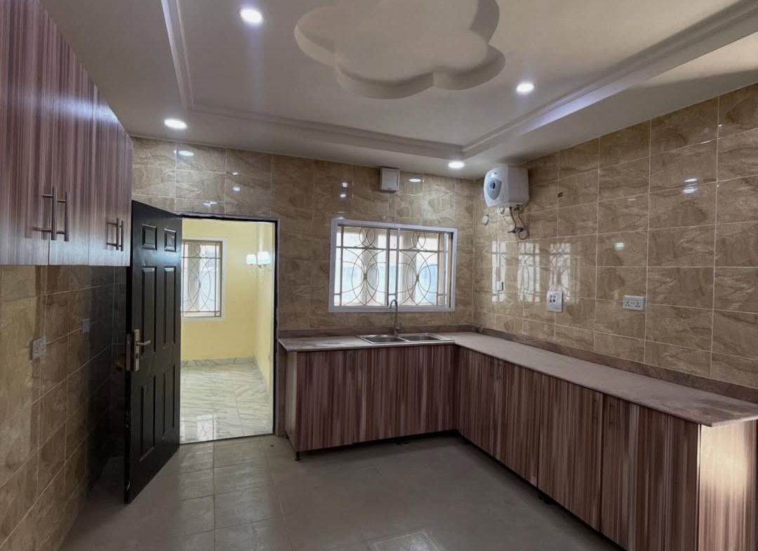 5 bedroom detached duplex with 2BQ for sale in Lifecamp, Abuja