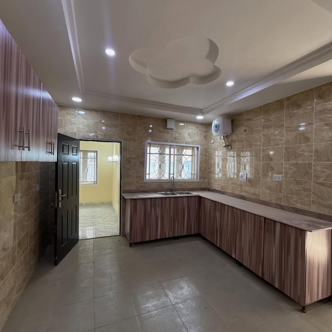 5 bedroom detached duplex with 2BQ for sale in Lifecamp, Abuja