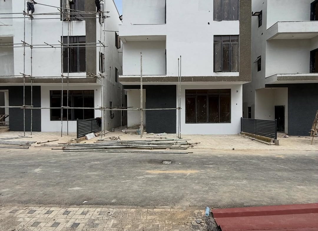 5 bedroom terrace duplex with BQ for sale in Mabushi, Abuja