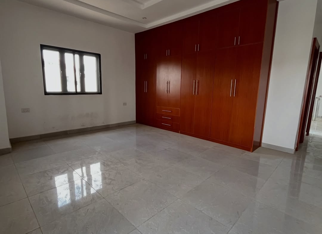 4 bedroom semi-detached duplex for sale in Guzape, Abuja