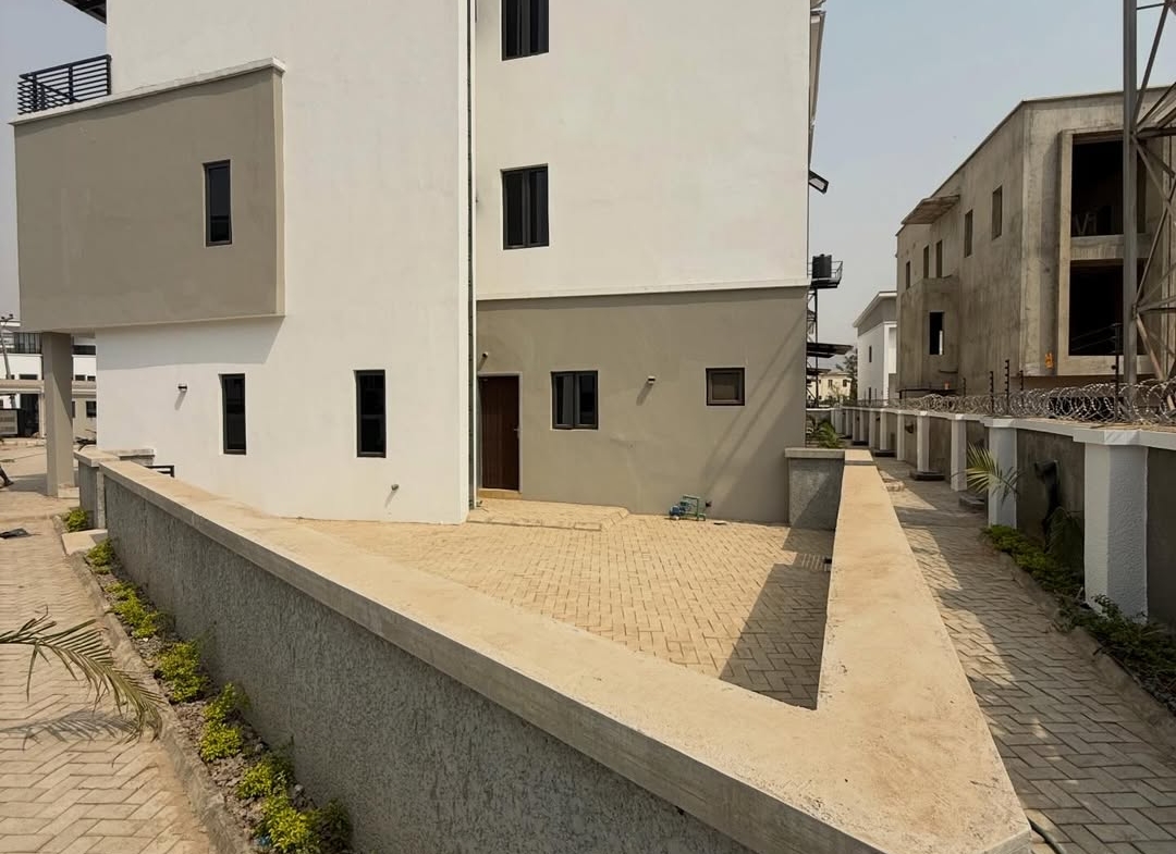 4 bedroom terrace duplex for sale in Jahi, Abuja is a corner unit