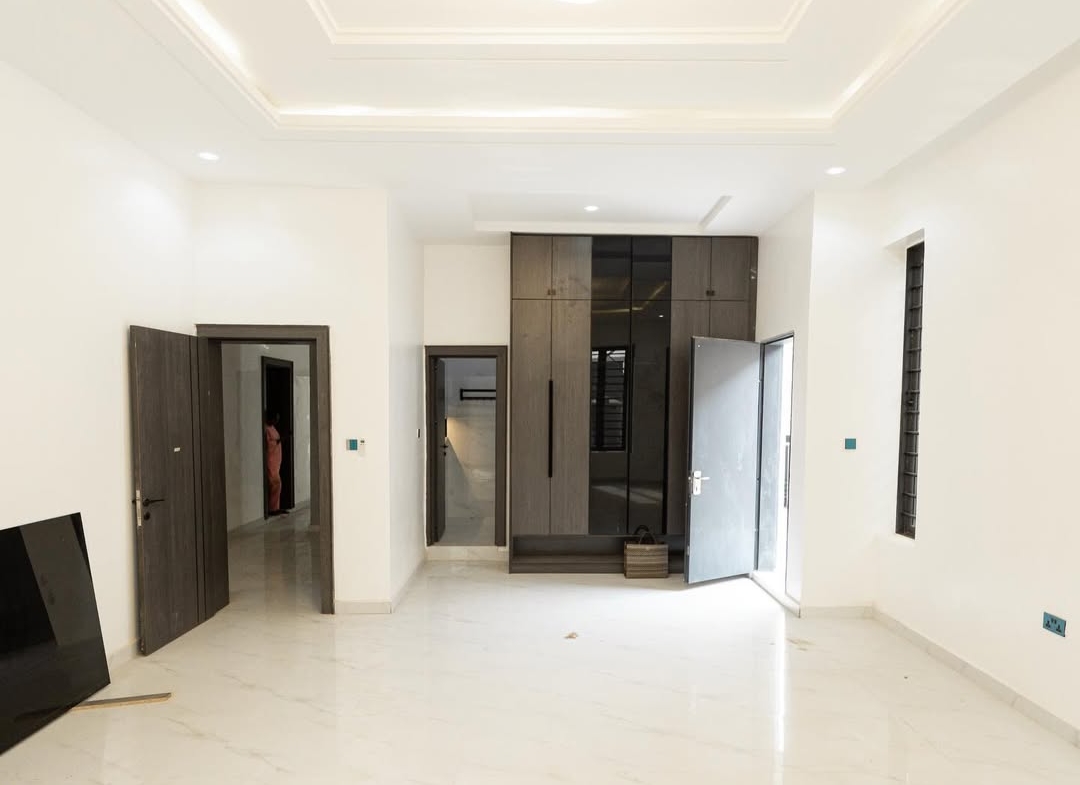 6 bedroom detached duplex for sale in Apo Resettlement, Abuja