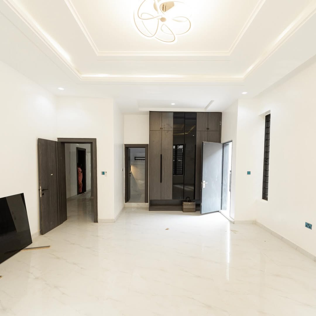 6 bedroom detached duplex for sale in Apo Resettlement, Abuja