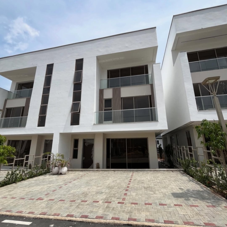 4 bedroom semi-detached duplex for sale in Guzape, Abuja