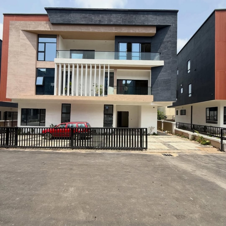 6 bedroom detached duplex for sale in Katampe Extension, Abuja