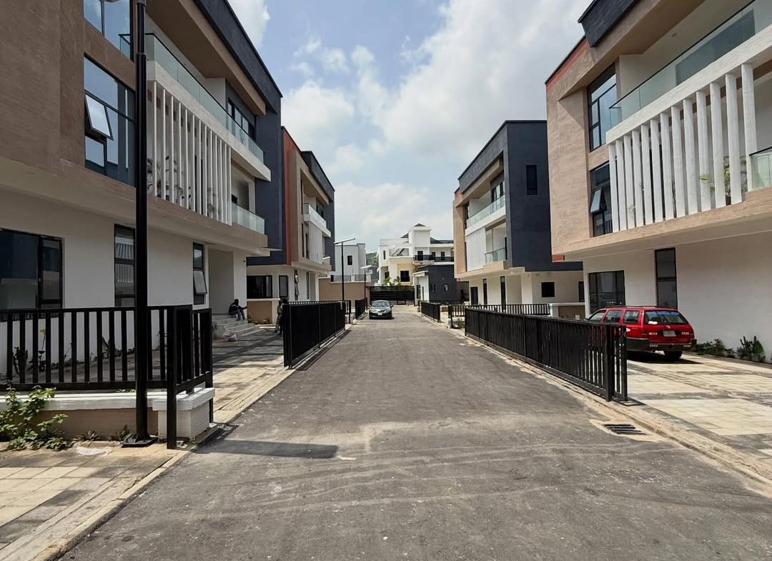 6 bedroom detached duplex for sale in Katampe Extension, Abuja
