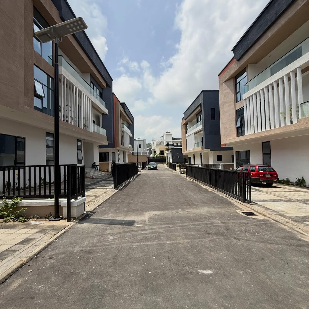 6 bedroom detached duplex for sale in Katampe Extension, Abuja