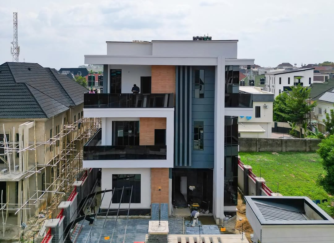 6 bedroom detached duplex for sale in Apo Resettlement, Abuja