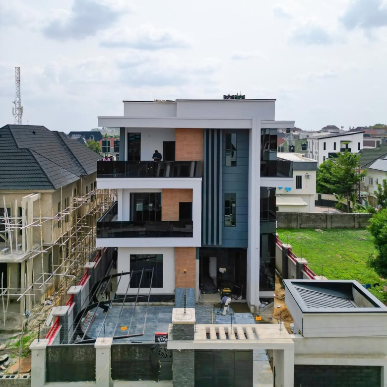 6 bedroom detached duplex for sale in Apo Resettlement, Abuja