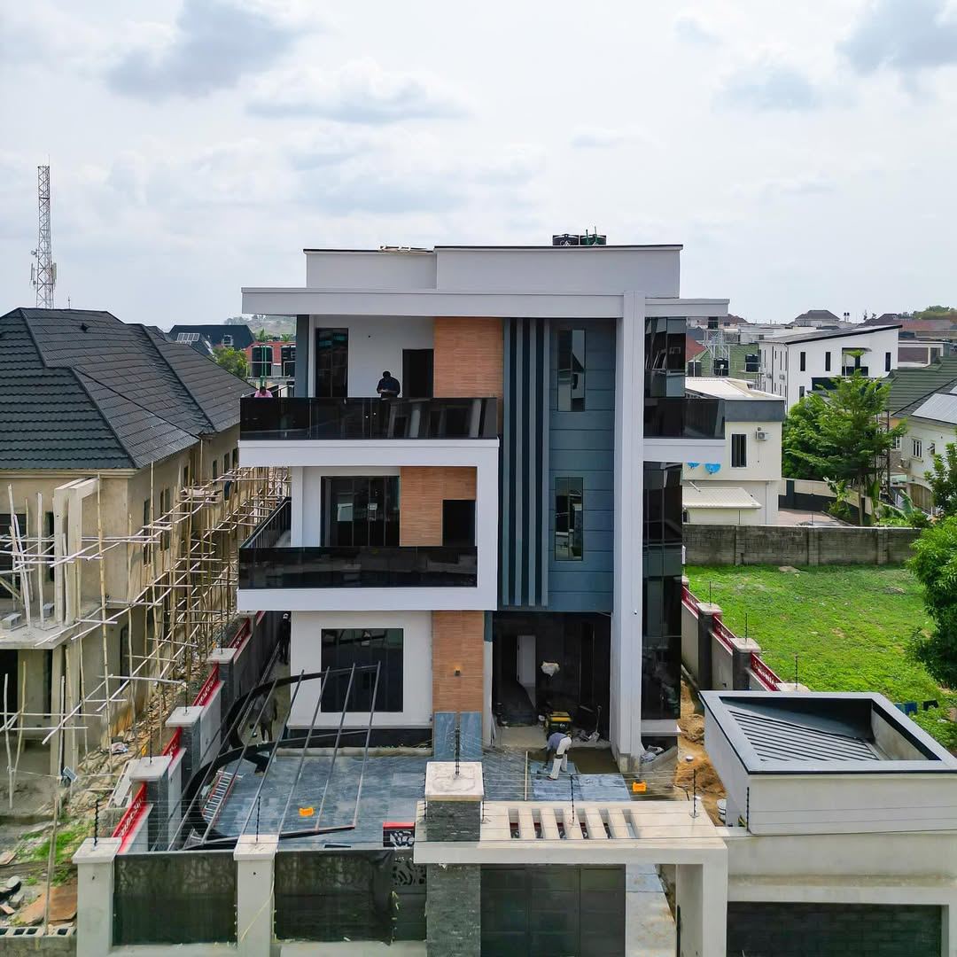 6 bedroom detached duplex for sale in Apo Resettlement, Abuja
