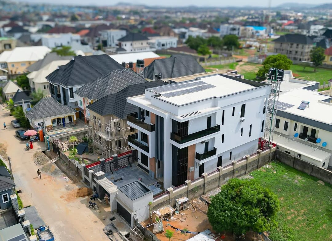 6 bedroom detached duplex for sale in Apo Resettlement, Abuja