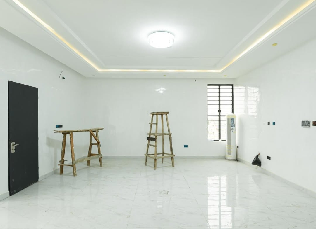 6 bedroom detached duplex for sale in Apo Resettlement, Abuja