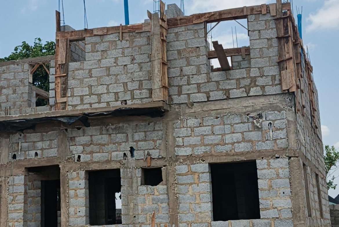4 bedroom duplex for sale in Sabon Lugbe Extension, Abuja