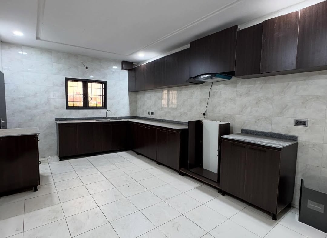 4 bedroom semi-detached duplex for rent in Apo Dutse, Abuja