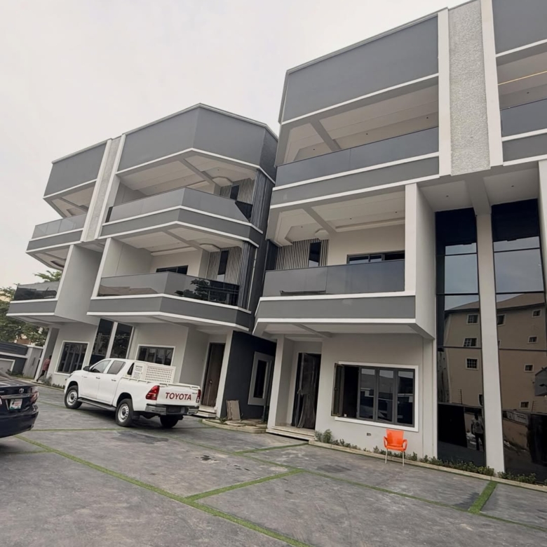 4 bedroom terrace townhouse with BQ for sale in Utako, Abuja