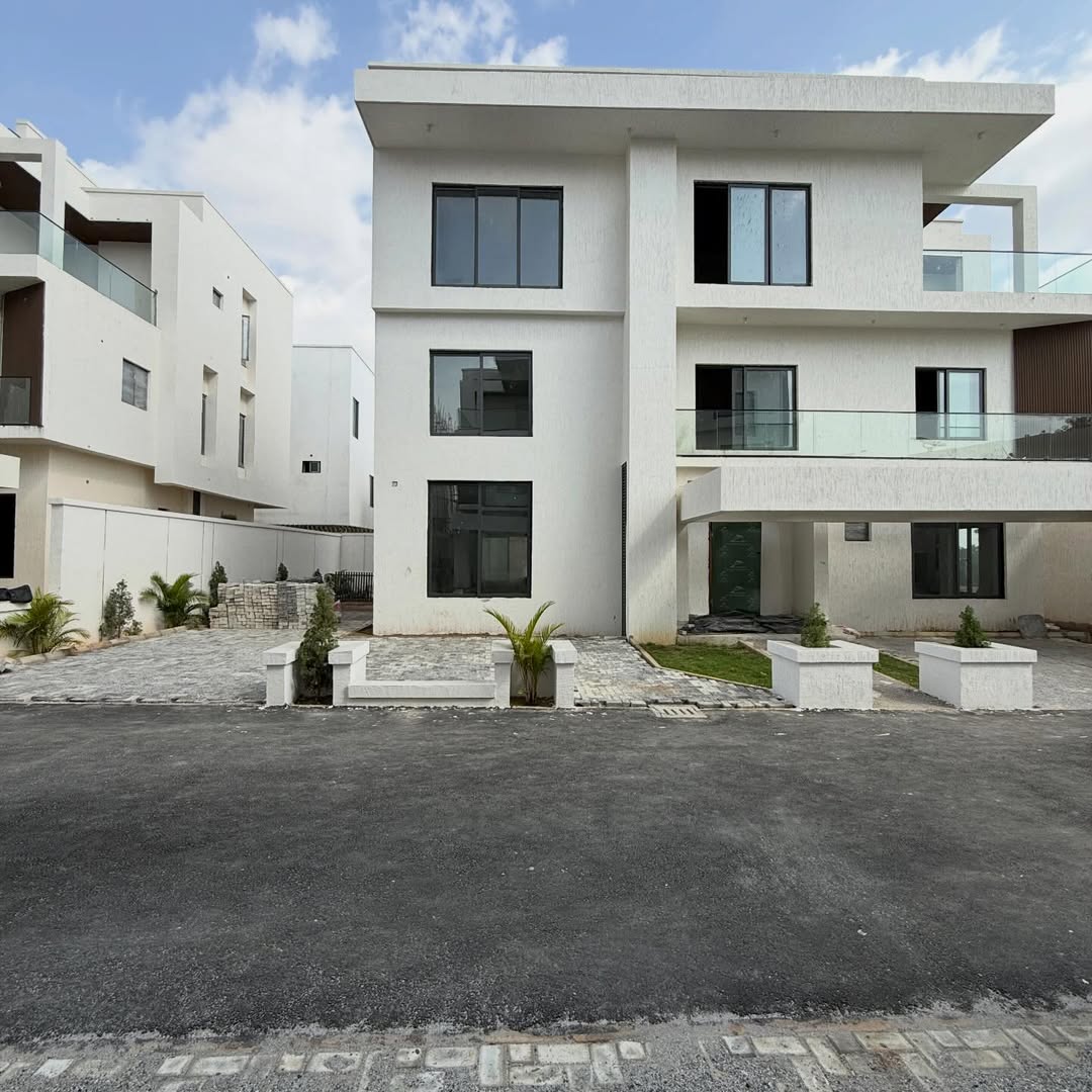 7 bedroom villa for sale in Katampe Extension, Abuja
