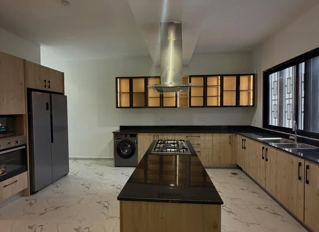 6 bedroom villa for rent in Apo Legislative Quarters, Abuja