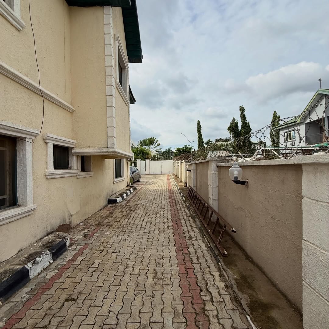 4 bedroom semi-detached duplex for sale in Gwarinpa, Abuja