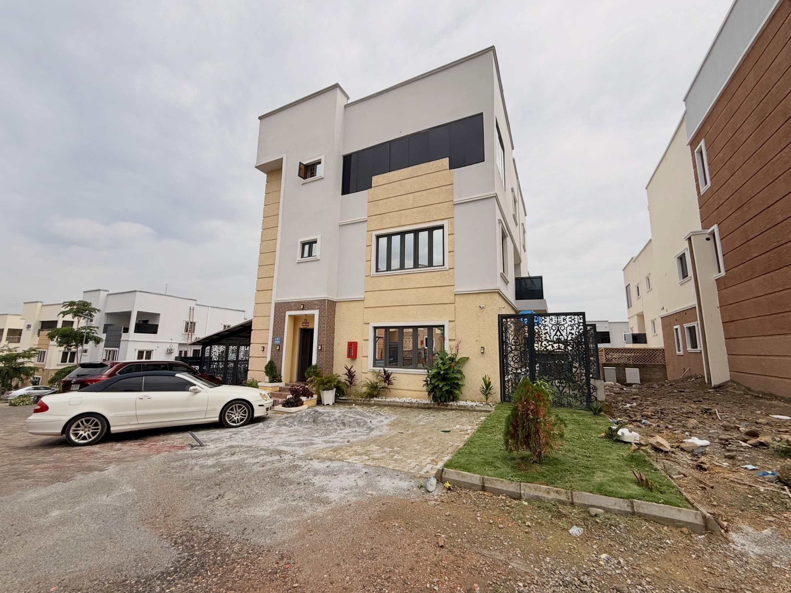 6 bedroom fully furnished detached duplex for sale in Galadimawa, Abuja