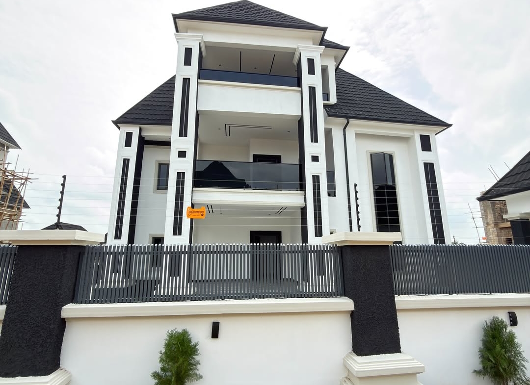 6 bedroom detached duplex for sale in Dakwo District, Abuja