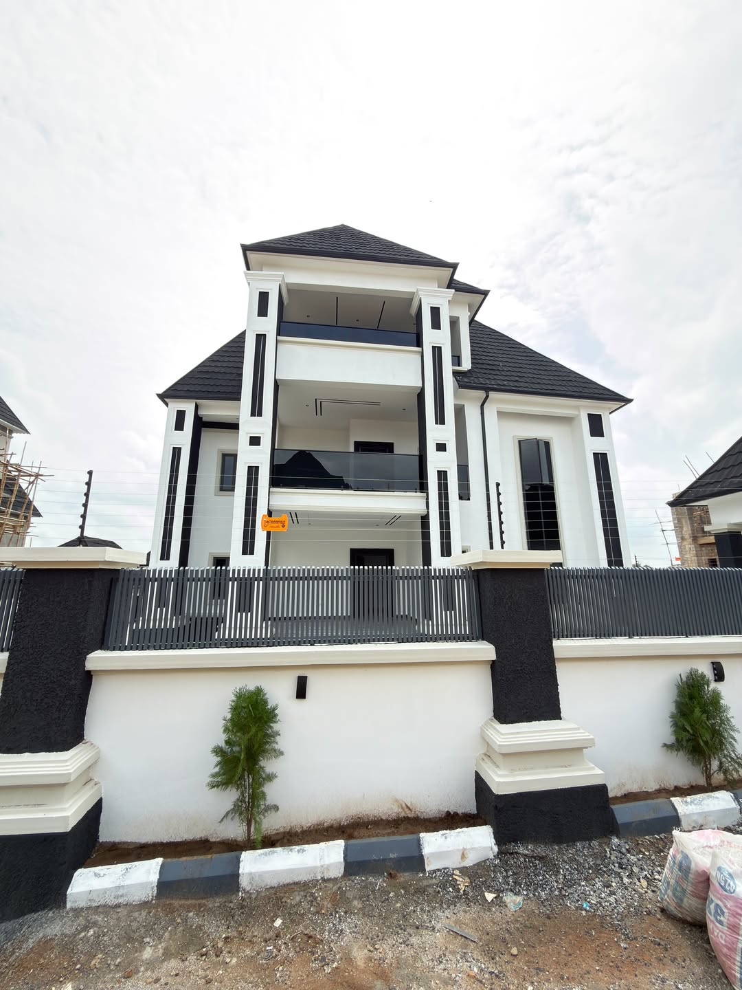 6 bedroom detached duplex for sale in Dakwo District, Abuja