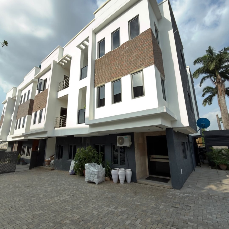 4 bedroom terrace duplex with BQ for sale in Wuse 2, Abuja