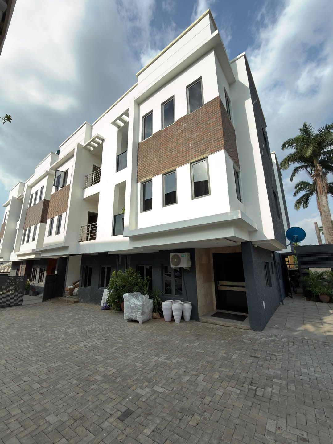 4 bedroom terrace duplex with BQ for sale in Wuse 2, Abuja