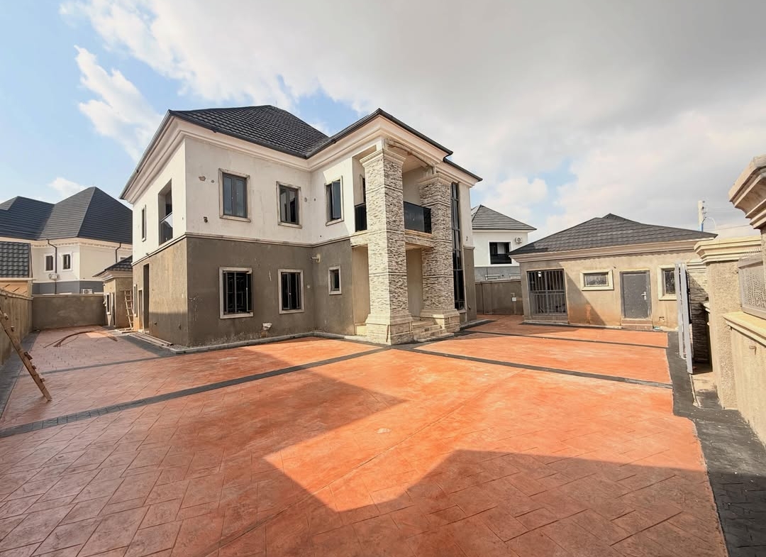 5 bedroom detached duplex with 2BQ for sale in Galadimawa, Abuja