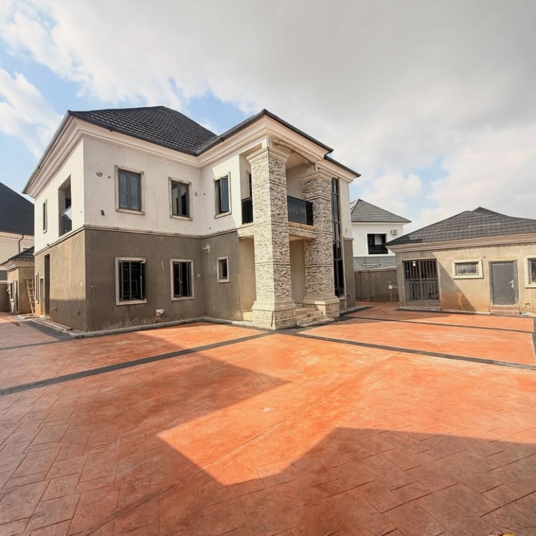 5 bedroom detached duplex with 2BQ for sale in Galadimawa, Abuja