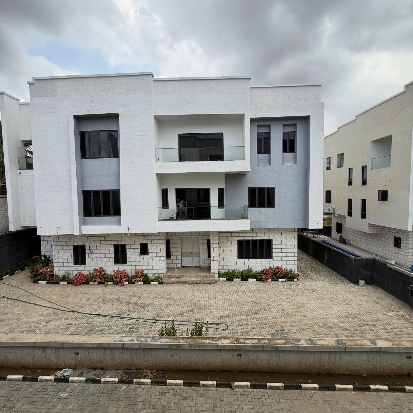 7 bedroom smart detached duplex for sale in Asokoro, Abuja