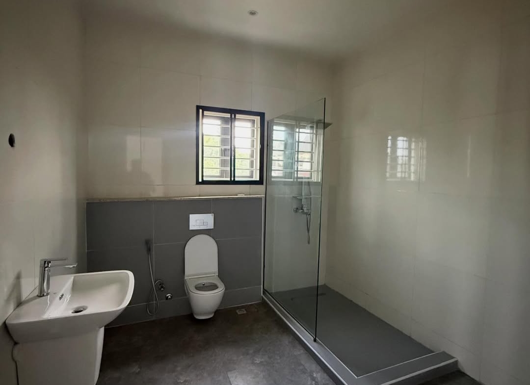 5 bedroom semi-detached duplex with 2BQ for sale in Asokoro, Abuja