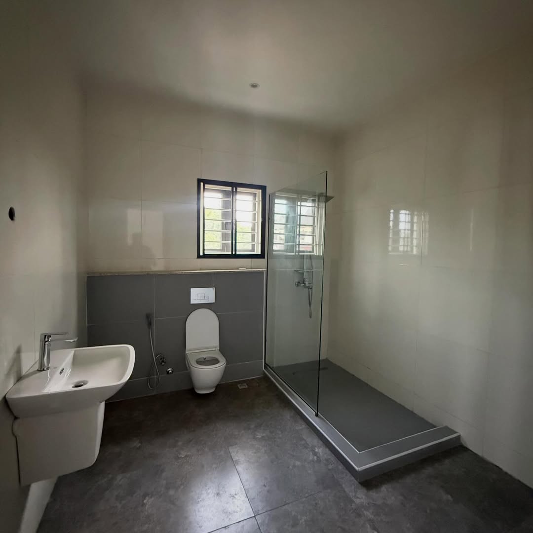 5 bedroom semi-detached duplex with 2BQ for sale in Asokoro, Abuja