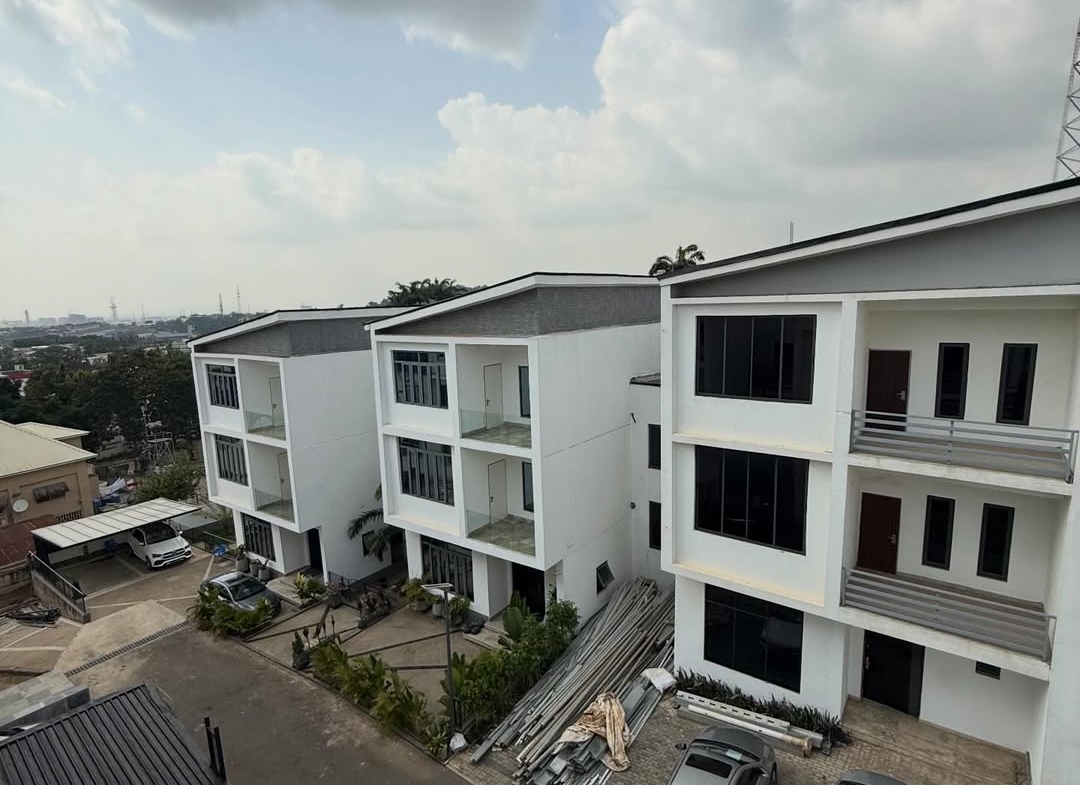 5 bedroom semi-detached duplex with 2BQ for sale in Asokoro, Abuja