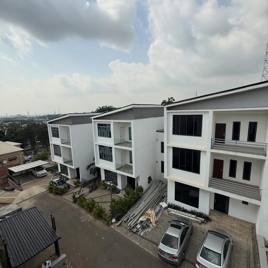 5 bedroom semi-detached duplex with 2BQ for sale in Asokoro, Abuja
