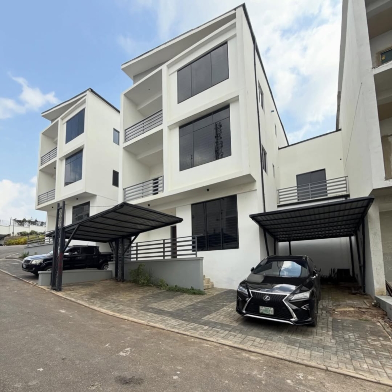 5 bedroom semi-detached duplex with 2BQ for sale in Asokoro, Abuja