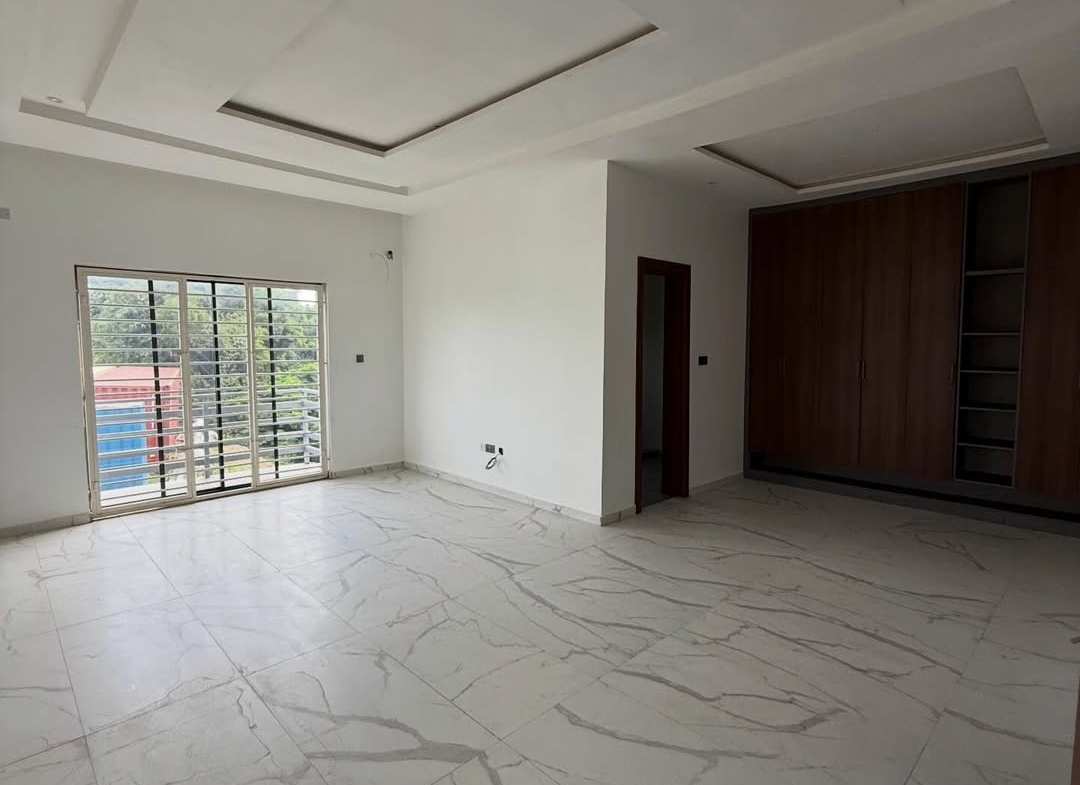 5 bedroom semi-detached duplex with 2BQ for sale in Asokoro, Abuja