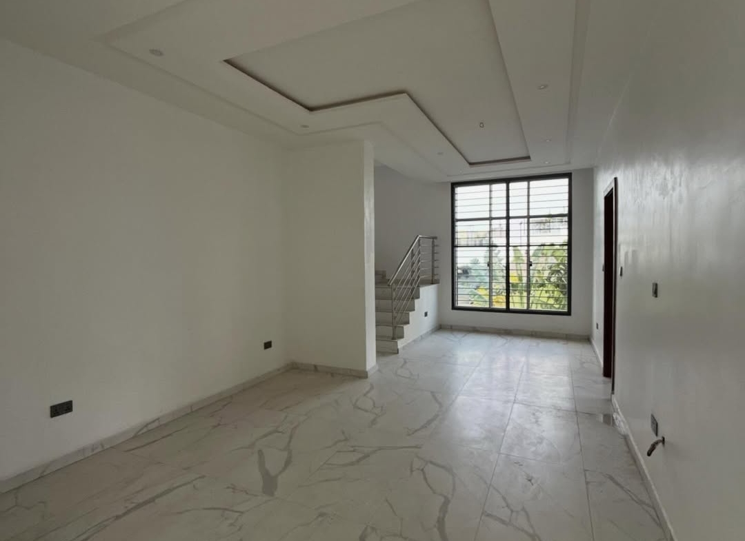 5 bedroom semi-detached duplex with 2BQ for sale in Asokoro, Abuja