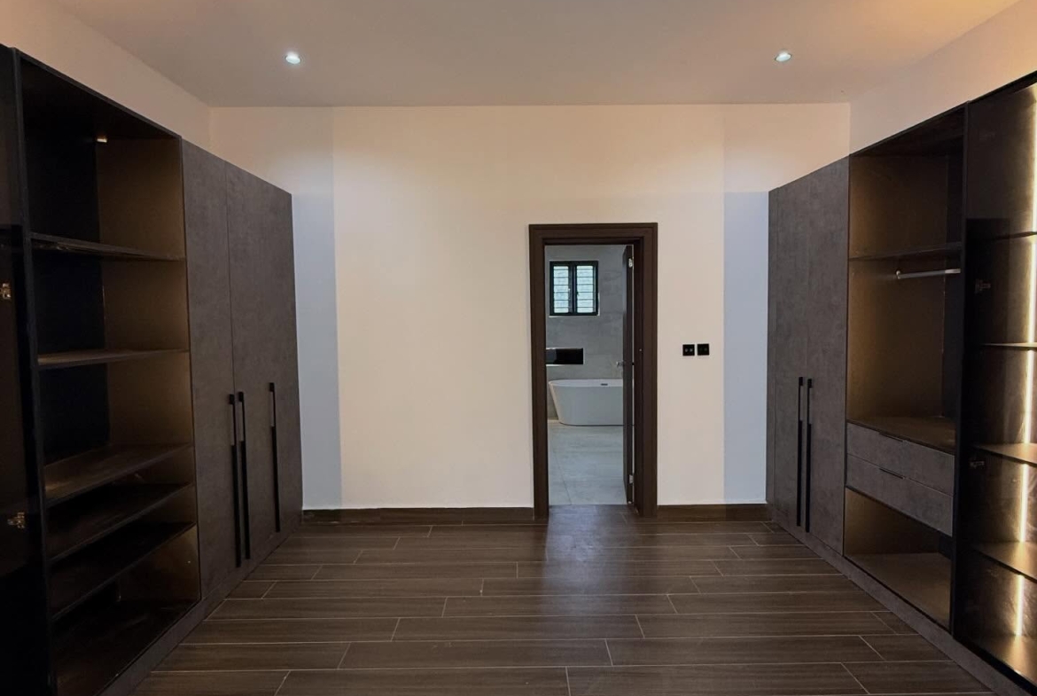 7 bedroom smart detached duplex for sale in Asokoro, Abuja i