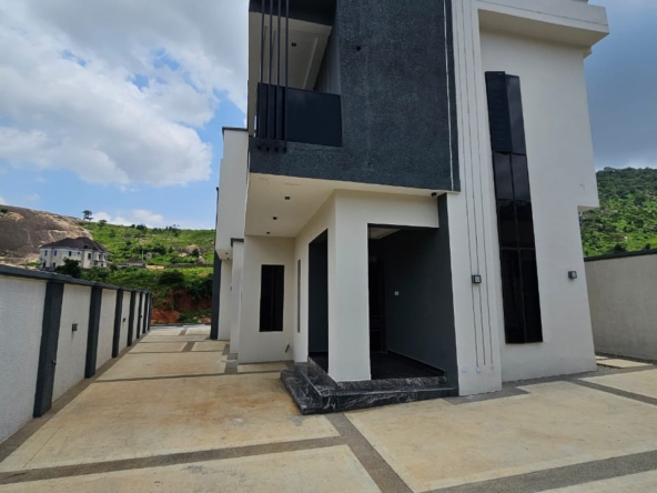 4 bedroom duplex with BQ for sale in Dawaki, Abuja