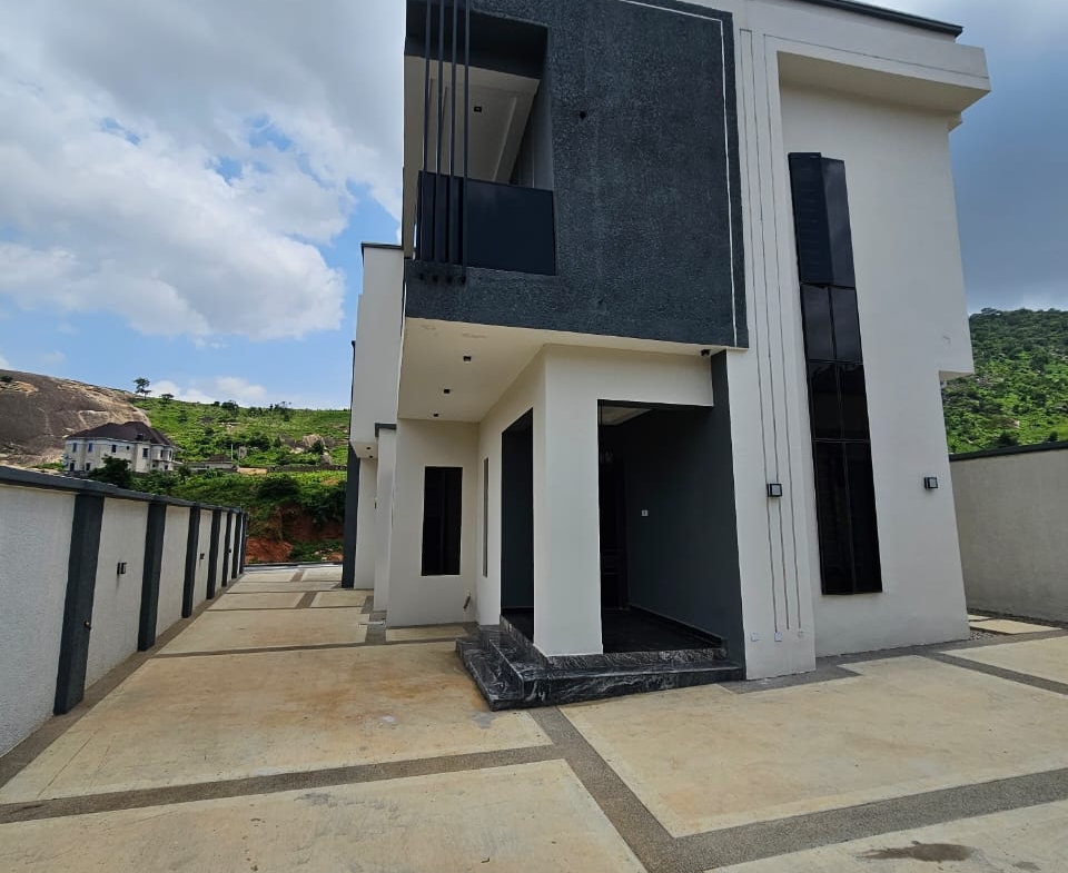 4 bedroom duplex with BQ for sale in Dawaki, Abuja