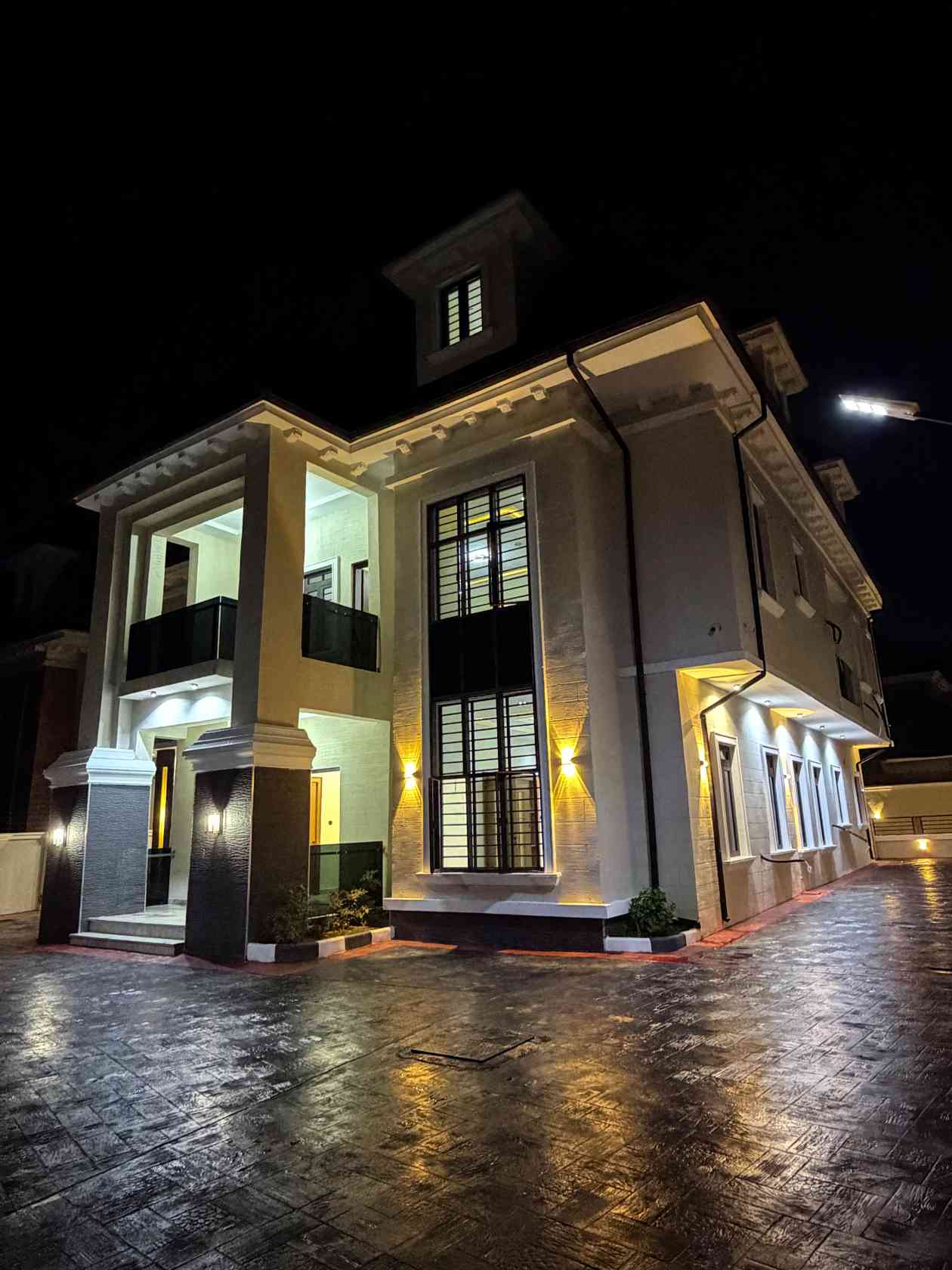7 bedroom penthouse villa for sale in Karsana, Gwarinpa Extension, Abuja