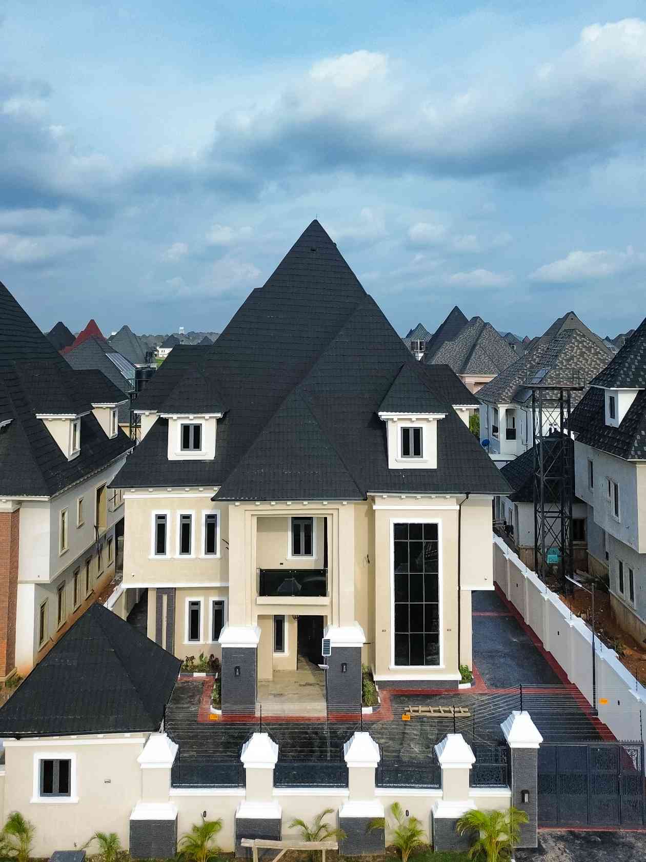 7 bedroom penthouse villa for sale in Karsana, Gwarinpa Extension, Abuja