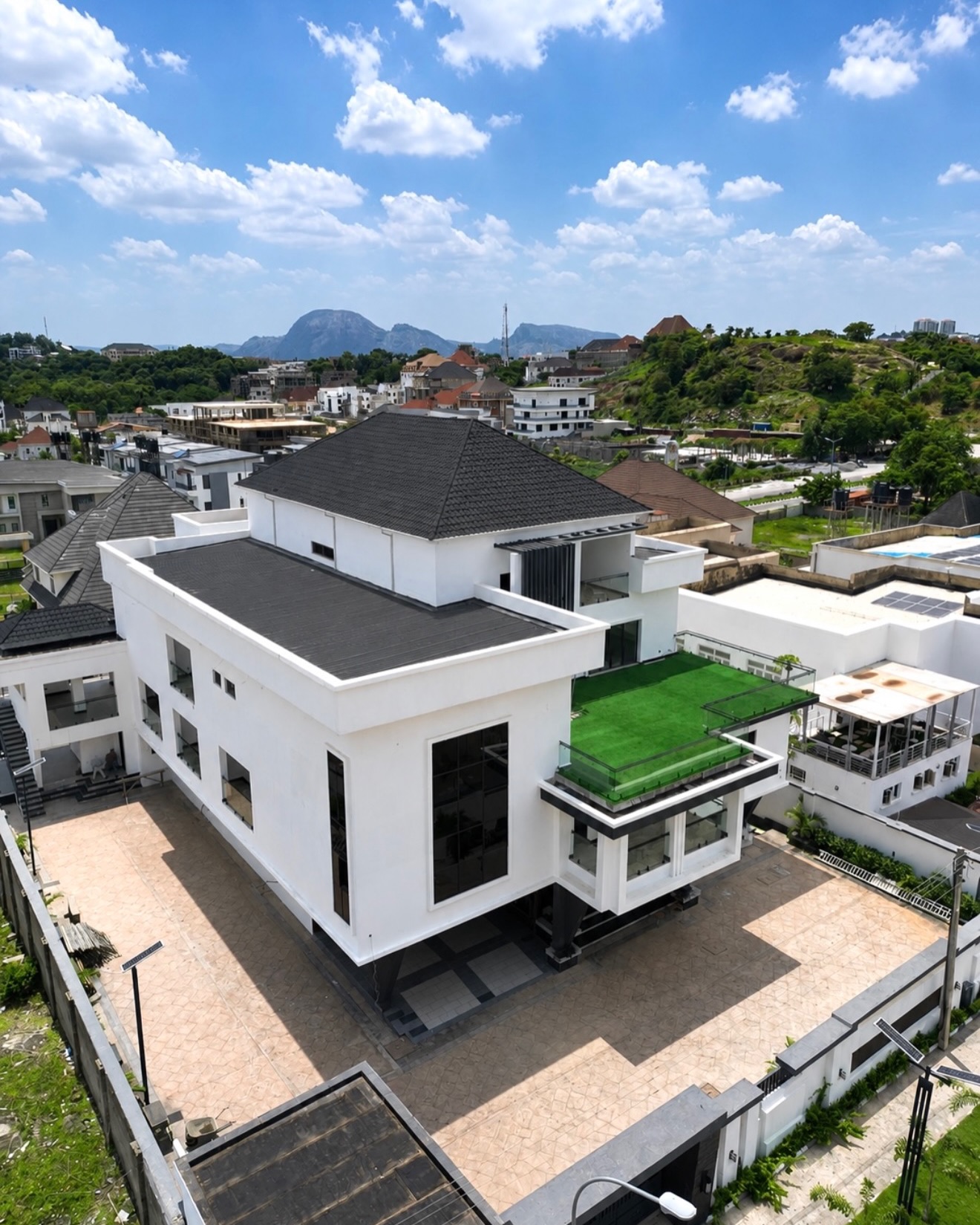9 bedroom smart mansion for sale in Asokoro Extension, Abuja
