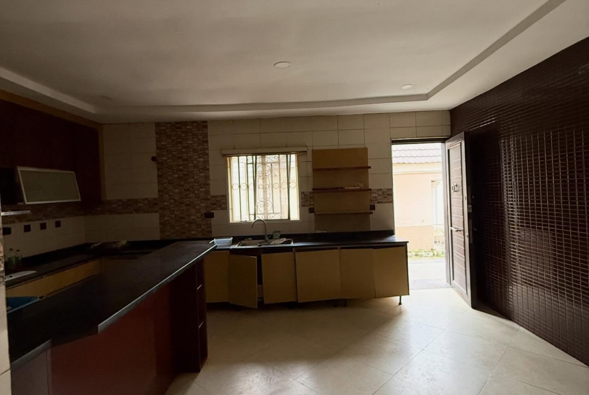 5 bedroom semi-detached duplex for sale in Guzape, Abuja