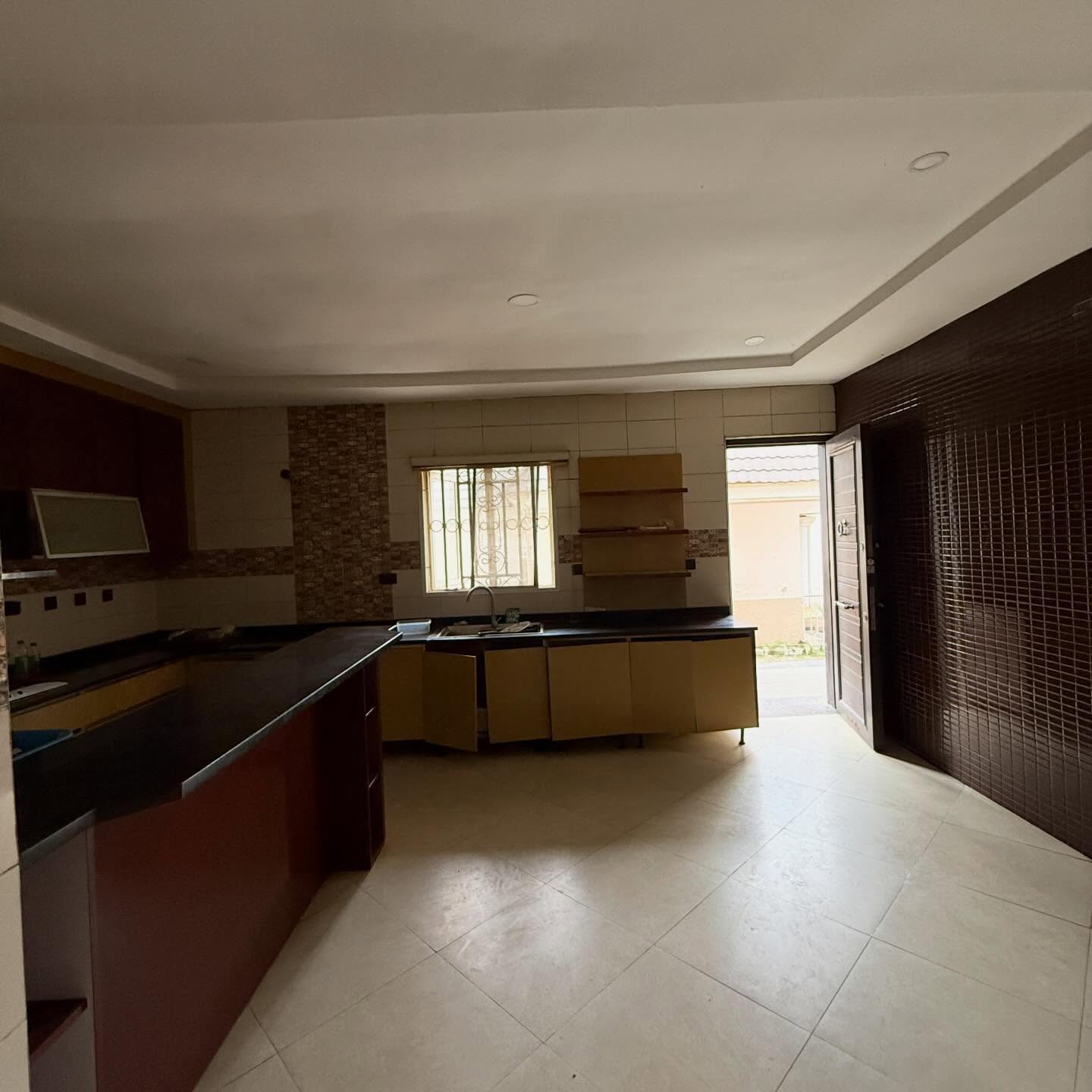 5 bedroom semi-detached duplex for sale in Guzape, Abuja