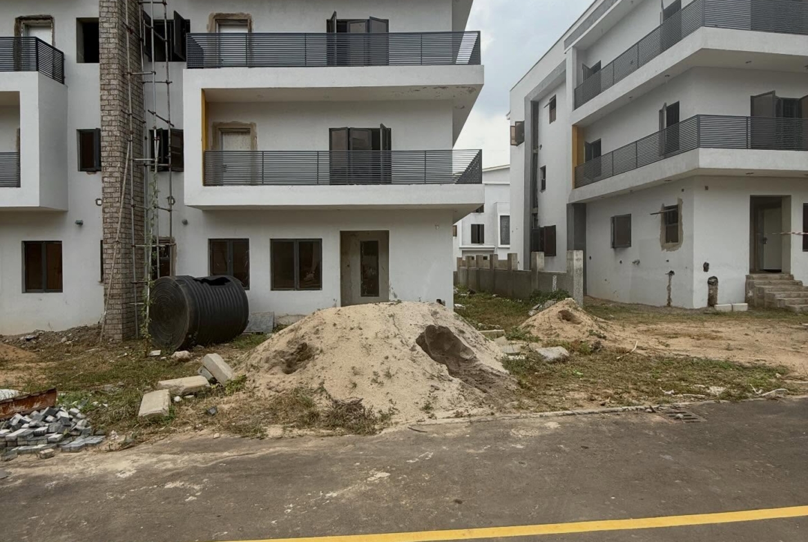 5 bedroom semi-detached duplex for sale in Katampe, Abuja