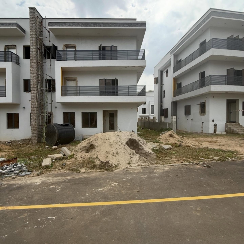 5 bedroom semi-detached duplex for sale in Katampe, Abuja
